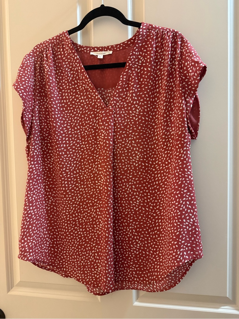 V-Neck Short Sleeve Blouse in Dusty Rose with Cream Spot Print